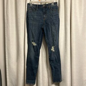 Universal thread - high-rise skinny. Slim leg.